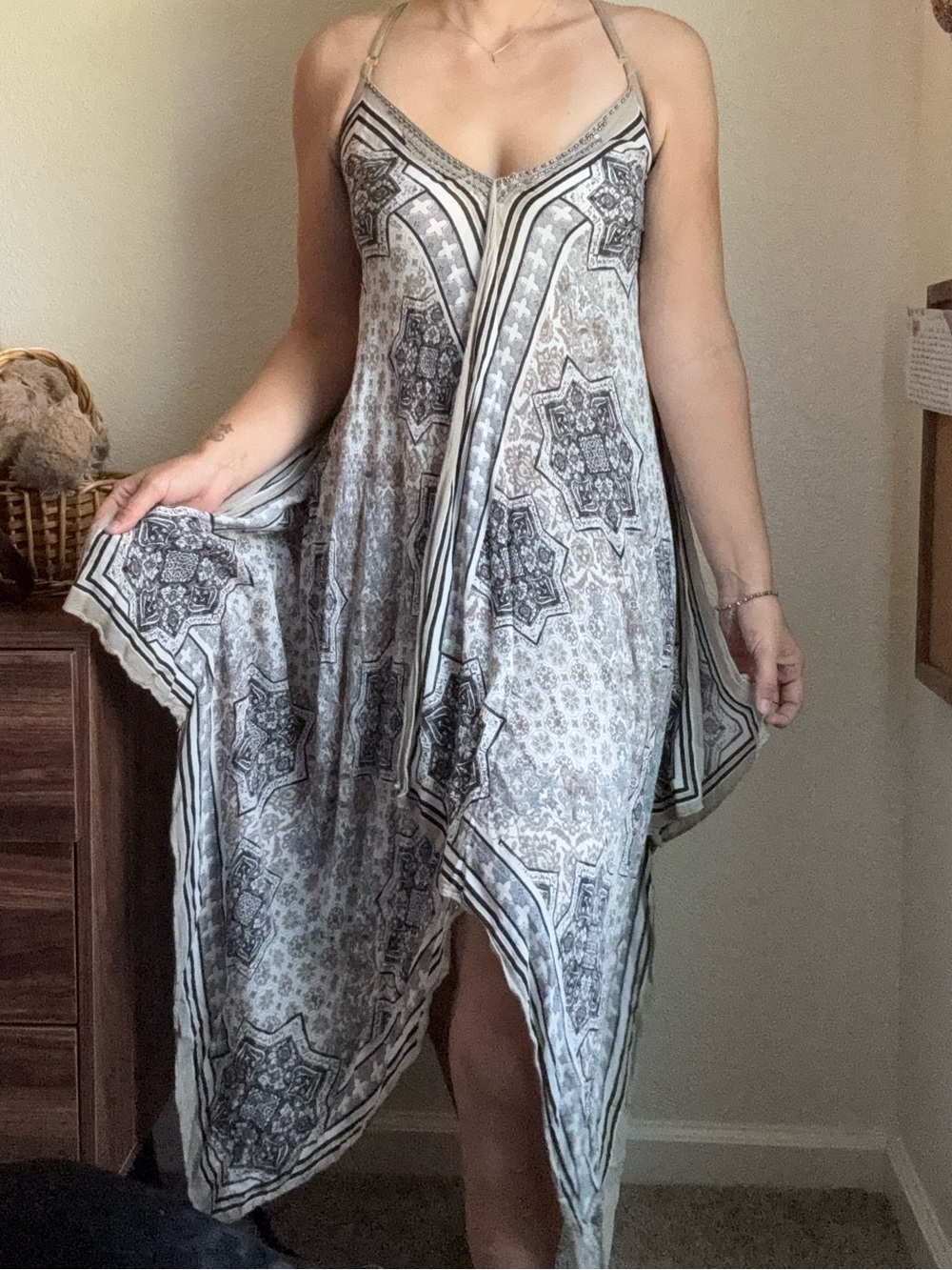 Vince Camuto Flowy Patterned Strappy Summer Dress in Beige and Black
